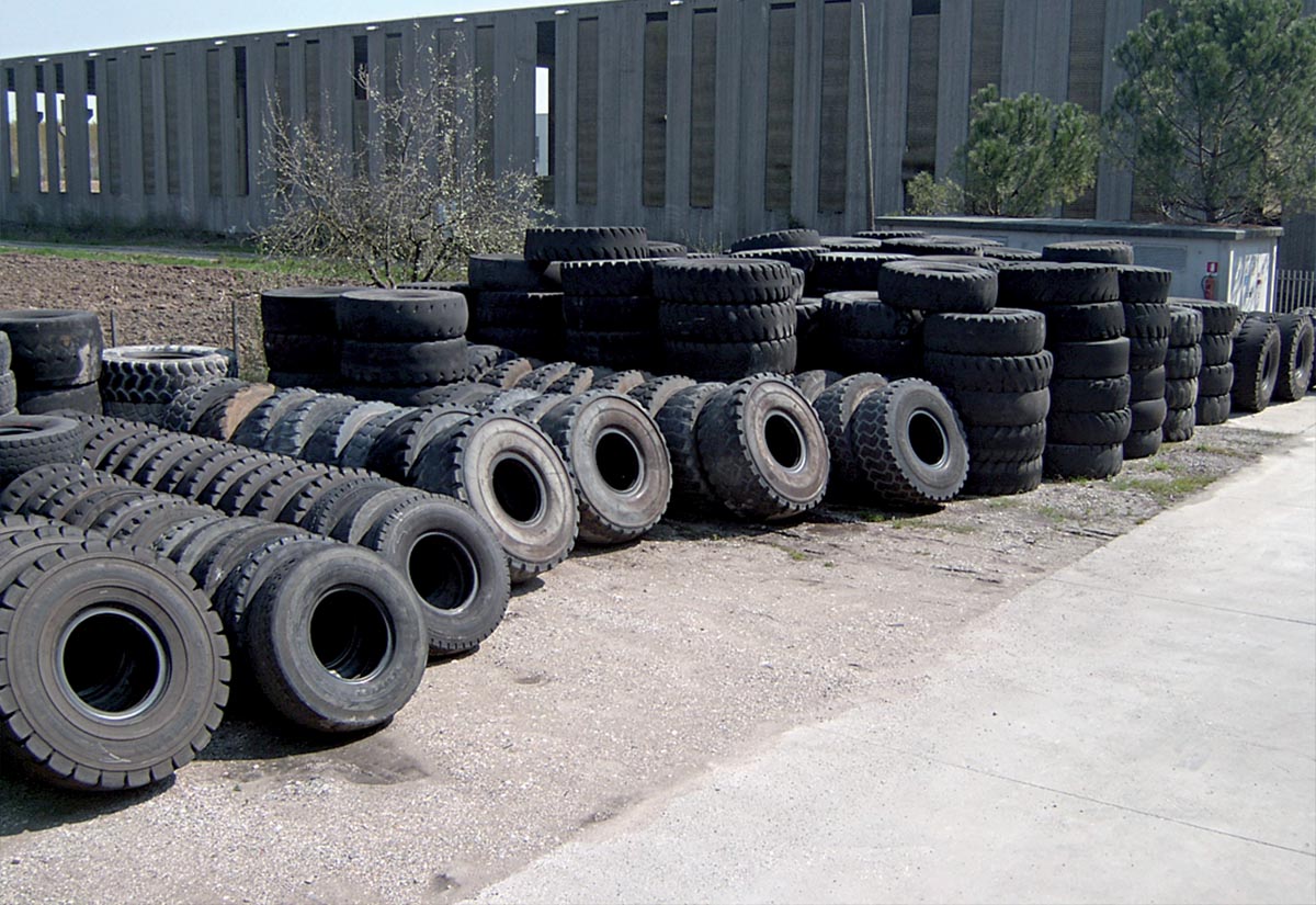Earth moving tyre casings
